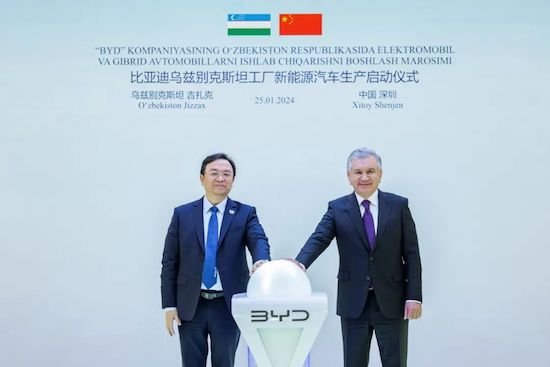 乌兹别克斯坦总统访问比亚迪 见证比亚迪乌兹别